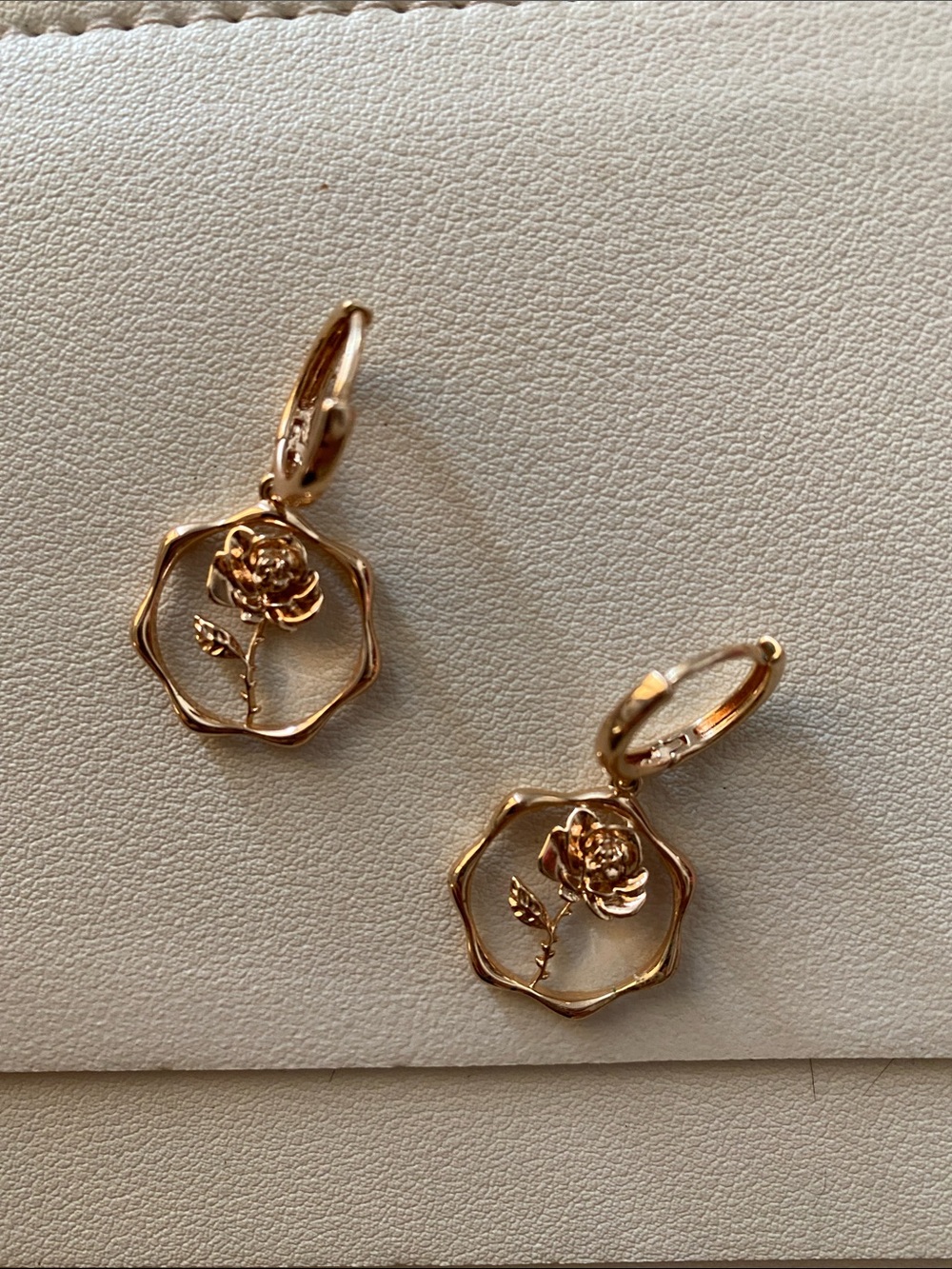 “Diamonds 💎 & Roses 🌹 Jewelry Set/NWOT - Picture 2 of 5